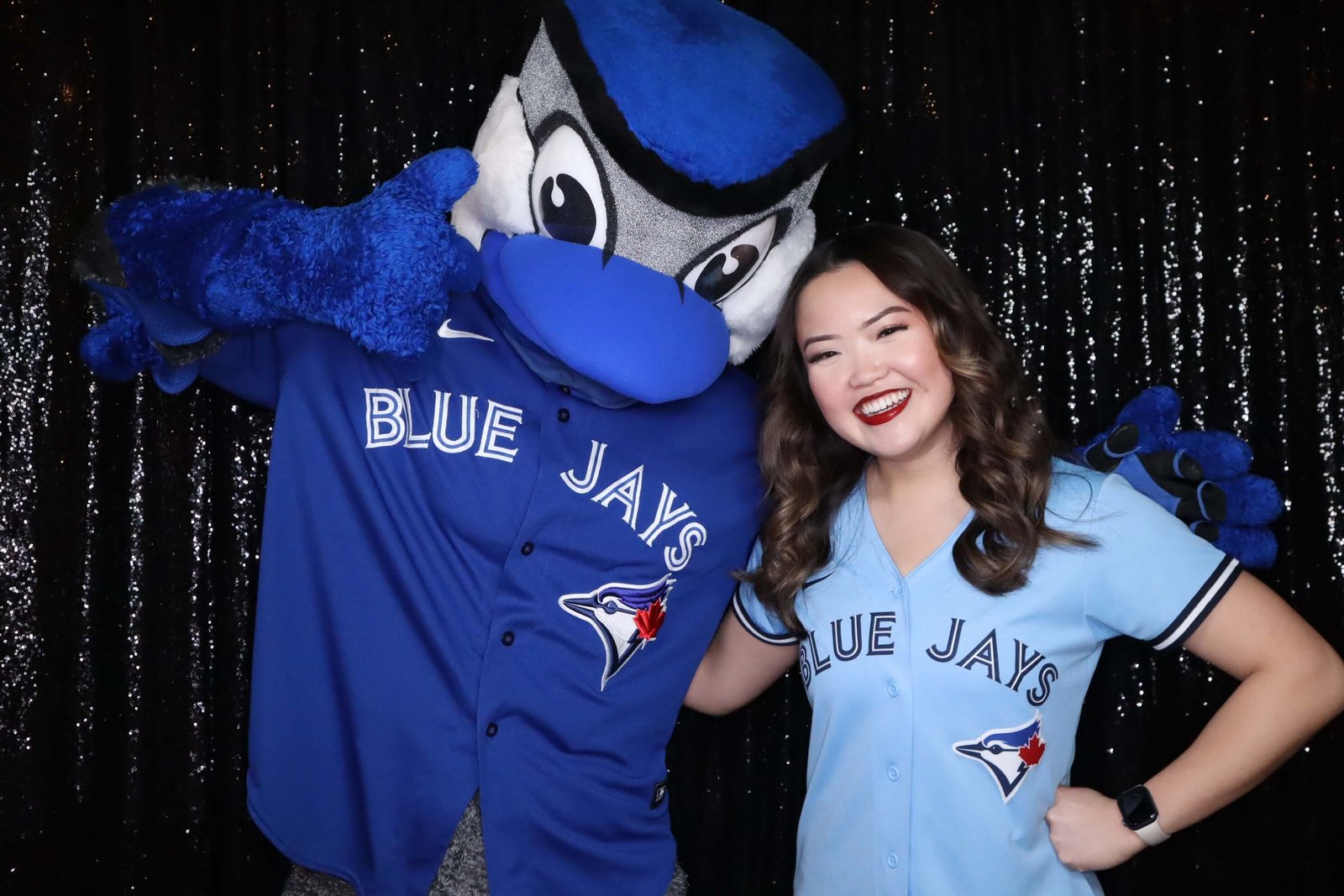 Toronto Blue Jays mascot Ace posing with a fan in a Peinc Studio photo booth